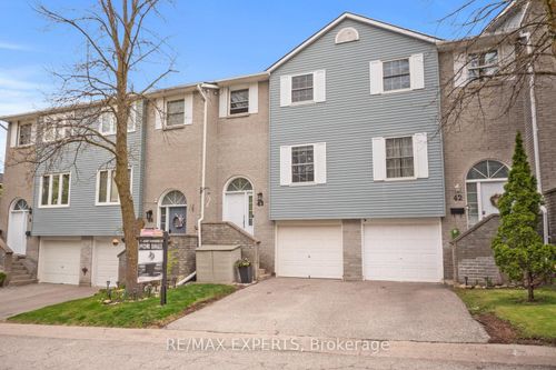 43 Harmony Cir, Bradford, ON, L3Z2T9 | Card Image