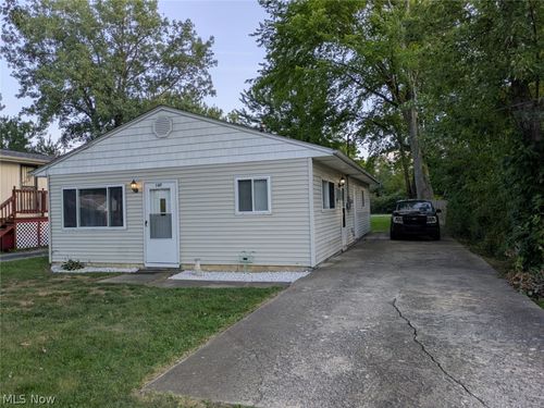 147 Morgan Ave, Elyria, OH, 44035-2637 | Card Image