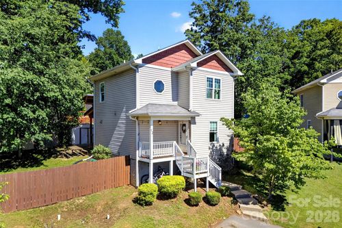 12 Jubilee Cir, Black Mountain, NC, 28711-4509 | Card Image