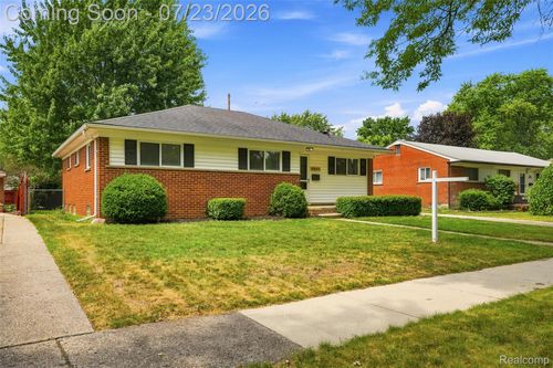8843 Headley Dr, Sterling Heights, MI, 48314-2662 | Card Image