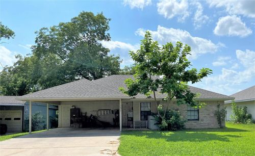 1007 N Howeth St, Gainesville, TX, 76240-3628 | Card Image