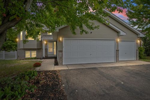 1825 Lupine Dr, Hudson, WI, 54016-8089 | Card Image