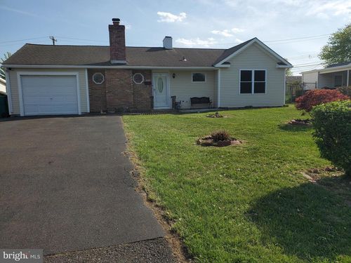 224 S Olds Blvd, FAIRLESS HILLS, PA, 19030-3304 | Card Image