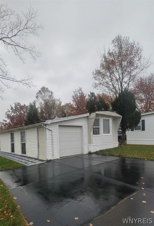 6 Highridge Ter, Hamburg, NY, 14075-1820 | Card Image