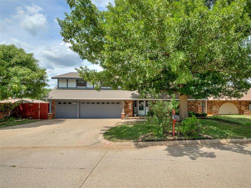8125 Willow Creek Blvd, Oklahoma City, OK, 73162-2018 | Card Image