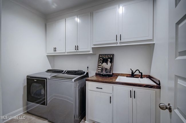 large laundry room w sink | Image 12