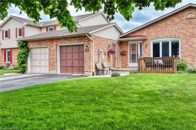 123 Stoney Brook Cres, Home with 3 bedrooms, 2 bathrooms and 3 parking in Saint Catharines ON | Image 3