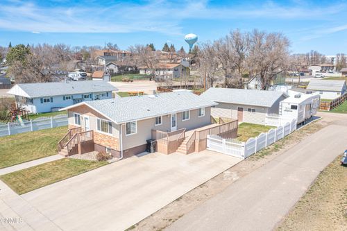 703 9th St E, Williston, ND, 58801-5673 | Card Image