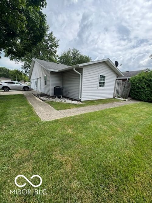 8001 Xenia Dr, Indianapolis, IN, 46227-8148 | Card Image