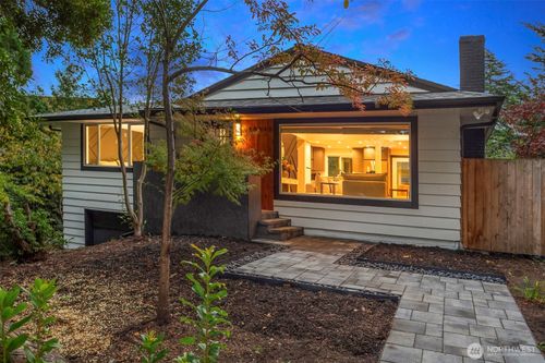 10045 Ne 15th St, Bellevue, WA, 98004-3503 | Card Image