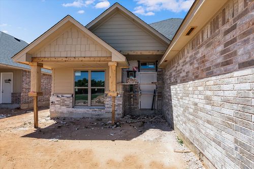 5105 Vine Cliff Rd, Mustang, OK, 73064-1164 | Card Image