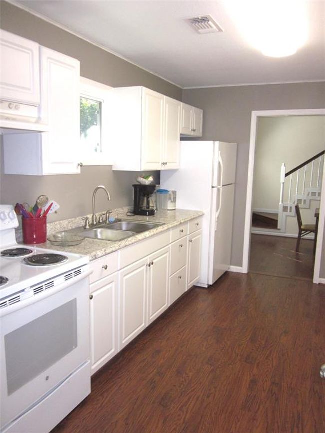 Nice bright kitchen in Guest Suite B. | Image 46