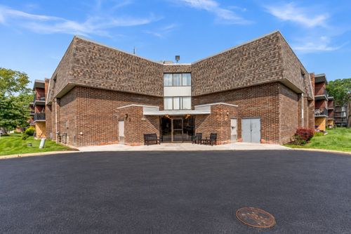 105-924 S Lake Ct, Westmont, IL, 60559-2434 | Card Image