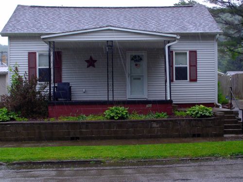 760 Poplar St, Nelsonville, OH, 45764-1441 | Card Image