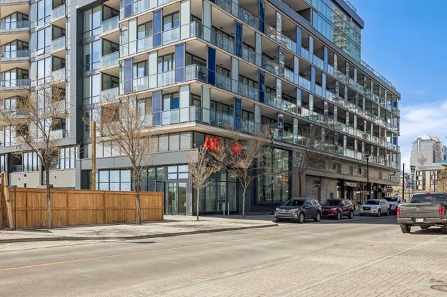 1404 - 615 6 Avenue Se, Home with 2 bedrooms, 2 bathrooms and 1 parking in Calgary AB | Image 2