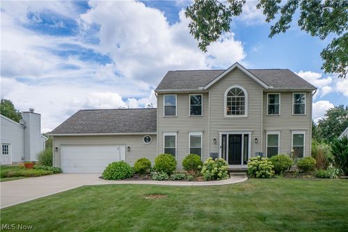 6526 Sugargrove Cir Ne, Canton, OH, 44721-3582 | Card Image