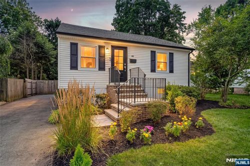 60 Moore Ave, Waldwick, NJ, 07463-1946 | Card Image