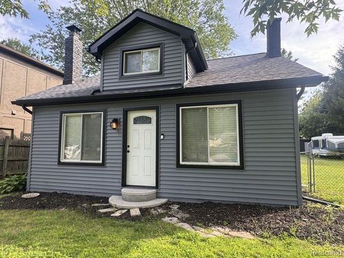 28150 Hiller St, Harrison Twp, MI, 48045-2624 | Card Image