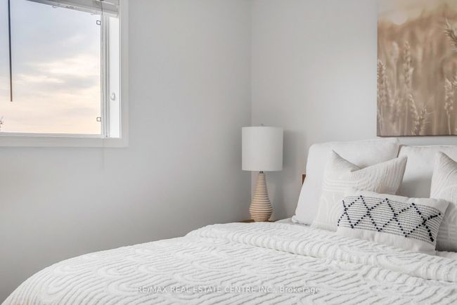 808 Mckay Cres, House attached with 3 bedrooms, 3 bathrooms and 2 parking in Milton ON | Image 32