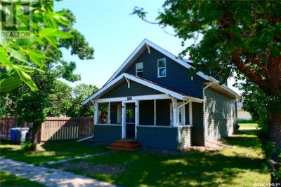 331 3 Rd Ave W, House other with 3 bedrooms, 2 bathrooms and null parking in Assiniboia SK | Image 1