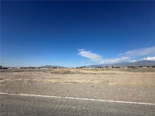 960 E Honeysuckle St, Pahrump, NV, 89048-6933 | Card Image