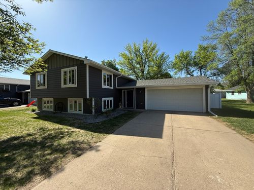 504 Fallwood Rd, Redwood Falls, MN, 56283-1925 | Card Image