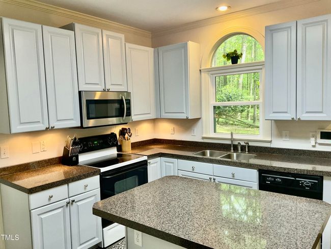 Kitchen | Image 24