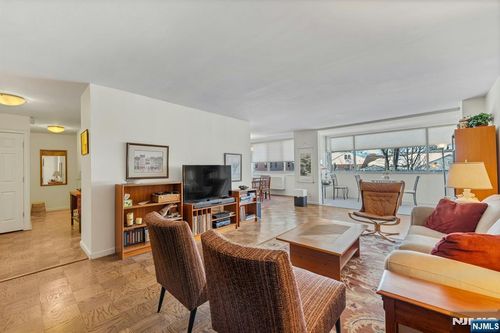 2150 Center Ave, Fort Lee, NJ, 07024-5806 | Card Image