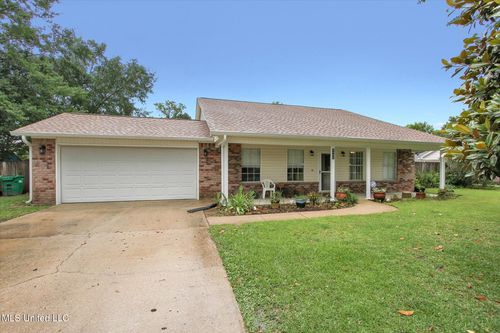 8809 Old Walnut Rd, Ocean Springs, MS, 39564-9439 | Card Image