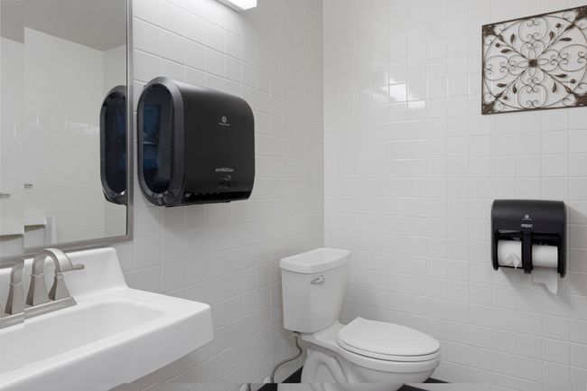 Bathrooms | Image 13