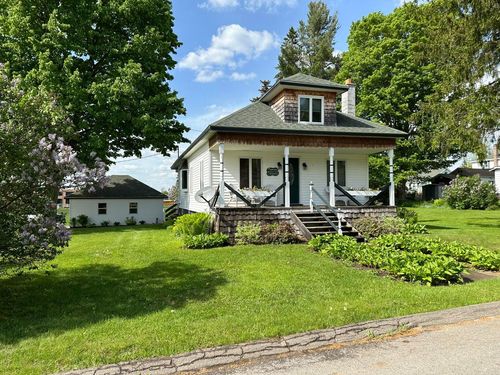 3 Freeman St, Tupper Lake, NY, 12986-1806 | Card Image