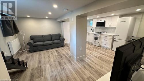 155 Wentworth St S, Hamilton, ON, L8N2Z1 | Card Image