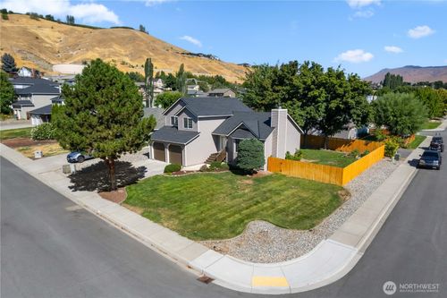 1902 Pensione Pl, Wenatchee, WA, 98801-1074 | Card Image
