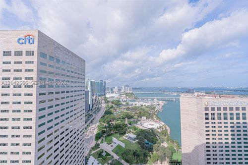 4222-325 S Biscayne Blvd, Miami, FL, 33131-2481 | Card Image