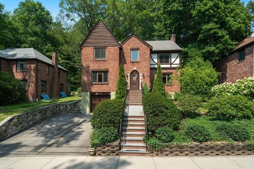 142 Beverly Rd, Chestnut Hill, MA, 02467-3104 | Card Image