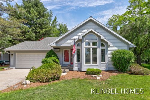 17829 Cherokee Dr, Spring Lake, MI, 49456-9404 | Card Image