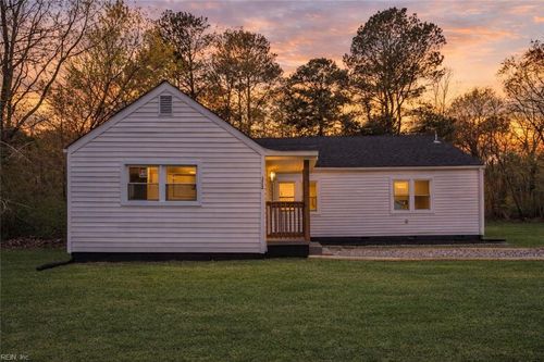 12050 Greenbrier Ln, Smithfield, VA, 23430-5800 | Card Image