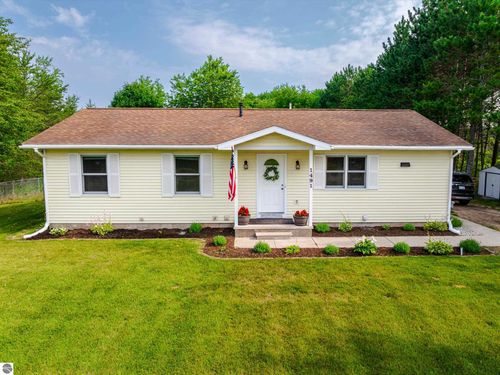 1491 Black Bark Ln, Traverse City, MI, 49696-8258 | Card Image