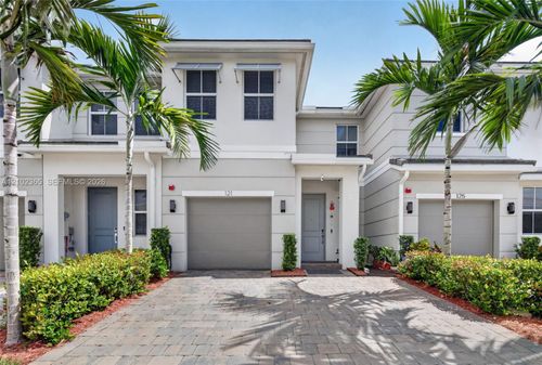 121 Sw 170th Ave, Pembroke Pines, FL, 33027-4966 | Card Image