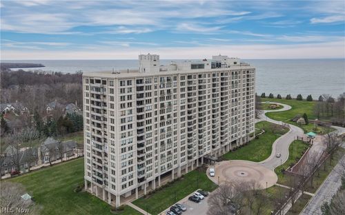 apt-502-1 Bratenahl Pl, Bratenahl, OH, 44108-1153 | Card Image