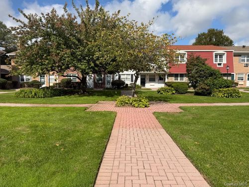 22 Springwood Dr, North Babylon, NY, 11703-5005 | Card Image