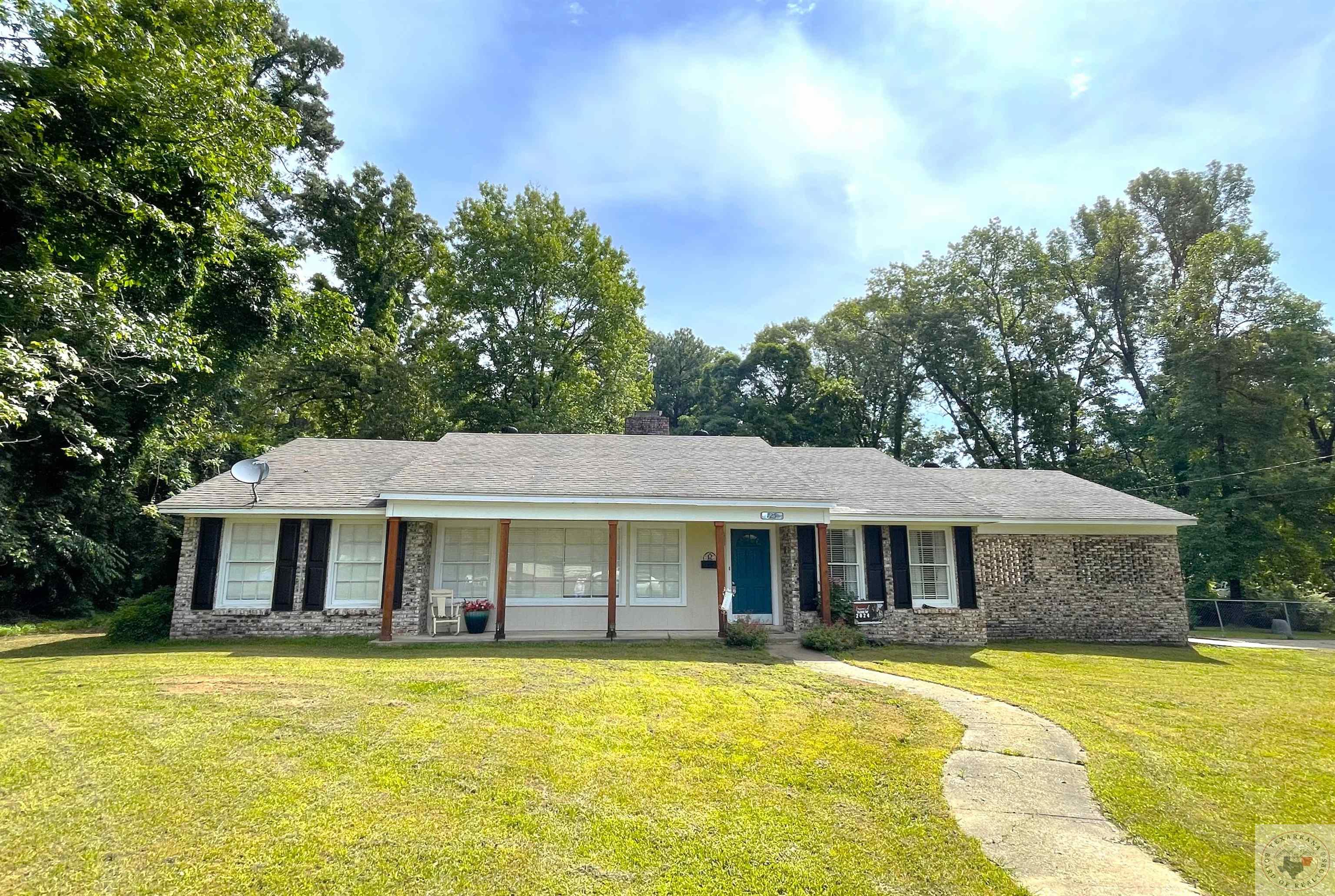 Johnson Ave, Wake Village, TX 75501