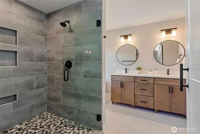 Gorgeous two headed shower | Image 20