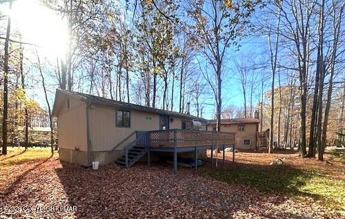 146 Wyomissing Dr, Pocono Lake, PA, 18347-8147 | Card Image