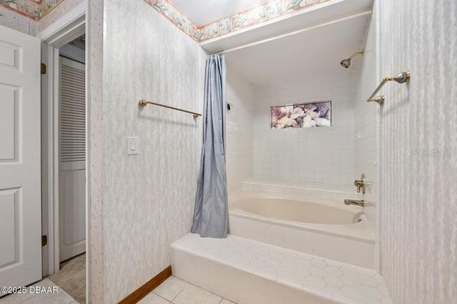 Primary Bathroom | Image 17