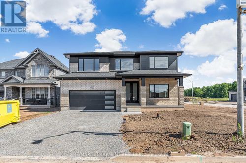 902 Rutherford Street, Fort Erie (Crescent Park), ON, L2A0H3 | Card Image