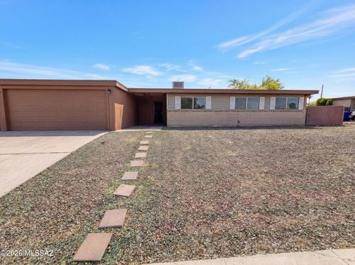 8421 E Balfour Dr, Tucson, AZ, 85710-2528 | Card Image