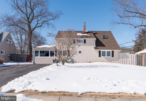 49 Ice Pond Rd, LEVITTOWN, PA, 19057-2705 | Card Image