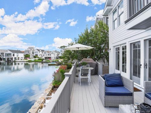 199 Hillspoint Rd, Westport, CT, 06880-6616 | Card Image
