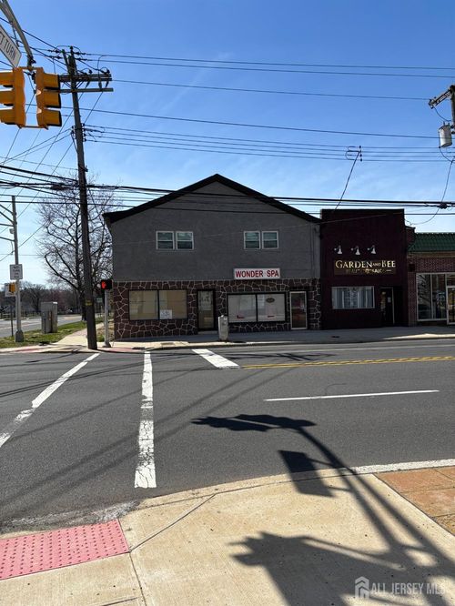 8 Main St, Eatontown, NJ, 07724-3413 | Card Image
